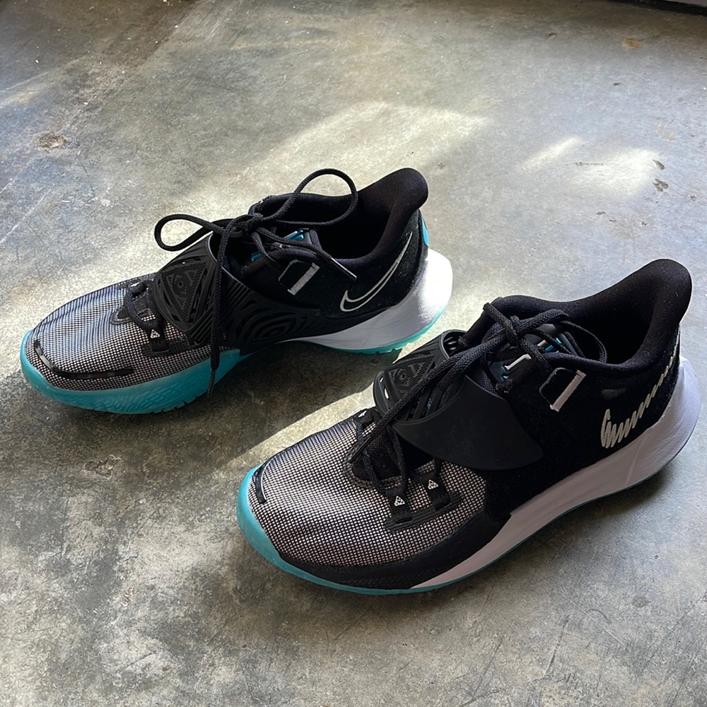 Men’s Nike Kyrie Low 3 Basketball Shoes
